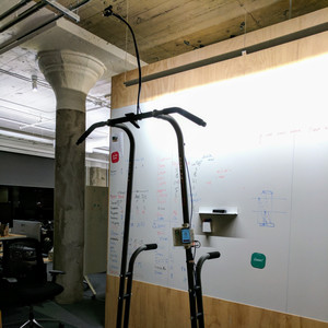 Completed pull-up bar with sensor.